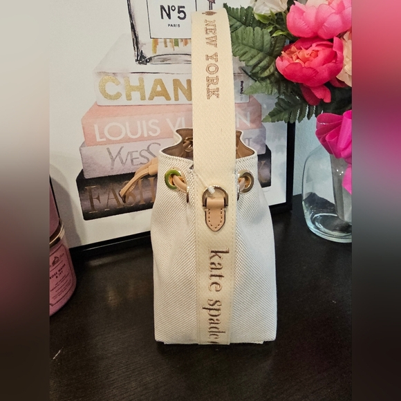 Kate Spade Kip Canvas Bucket Bag. - Picture 3 of 8